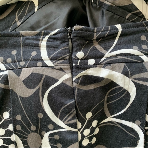 Forever 21 Mini Black, White & Gray Floral Skirt with Pockets Size Small - Picture 8 of 8